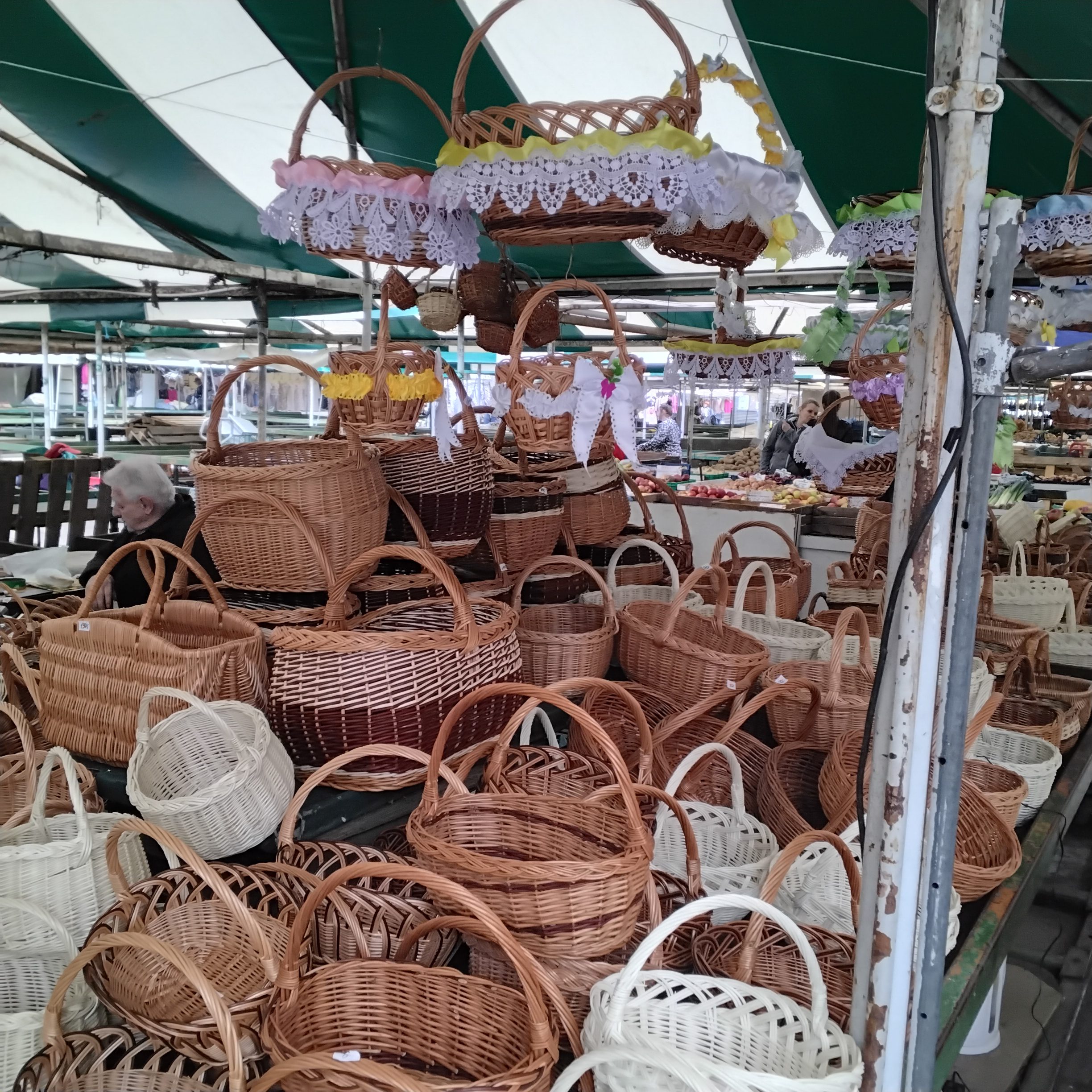 Koszyki z naturalnej wikliny